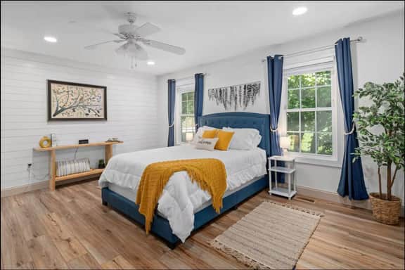 Boutique Retreat | Hot Tub • Fire Pit • King Bed