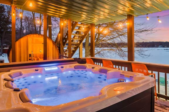Lakefront•Hot Tub•Sauna•Kayaks•Game Room•Poconos