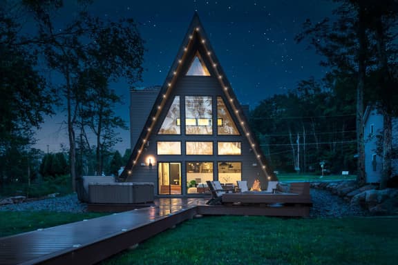 Lakefront Luxury | Dock • Kayaks • Hot Tub • Fish